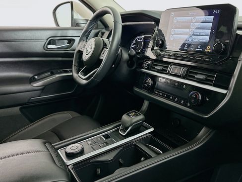 Used 2024 Nissan Pathfinder SL w/ SL Premium Package image 32