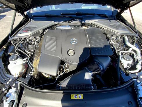 Used 2025 Mercedes-Benz E 350 4MATIC Sedan image 17