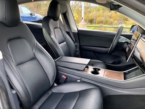 Used 2020 Tesla Model Y Long Range image 8