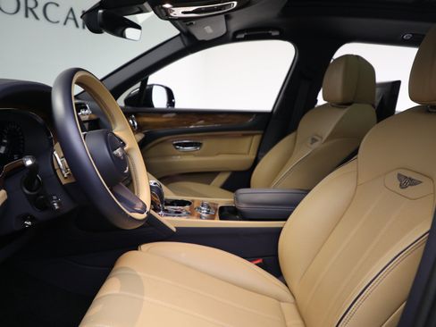 Certified 2024 Bentley Bentayga Extended Wheelbase AWD/4WD image 19