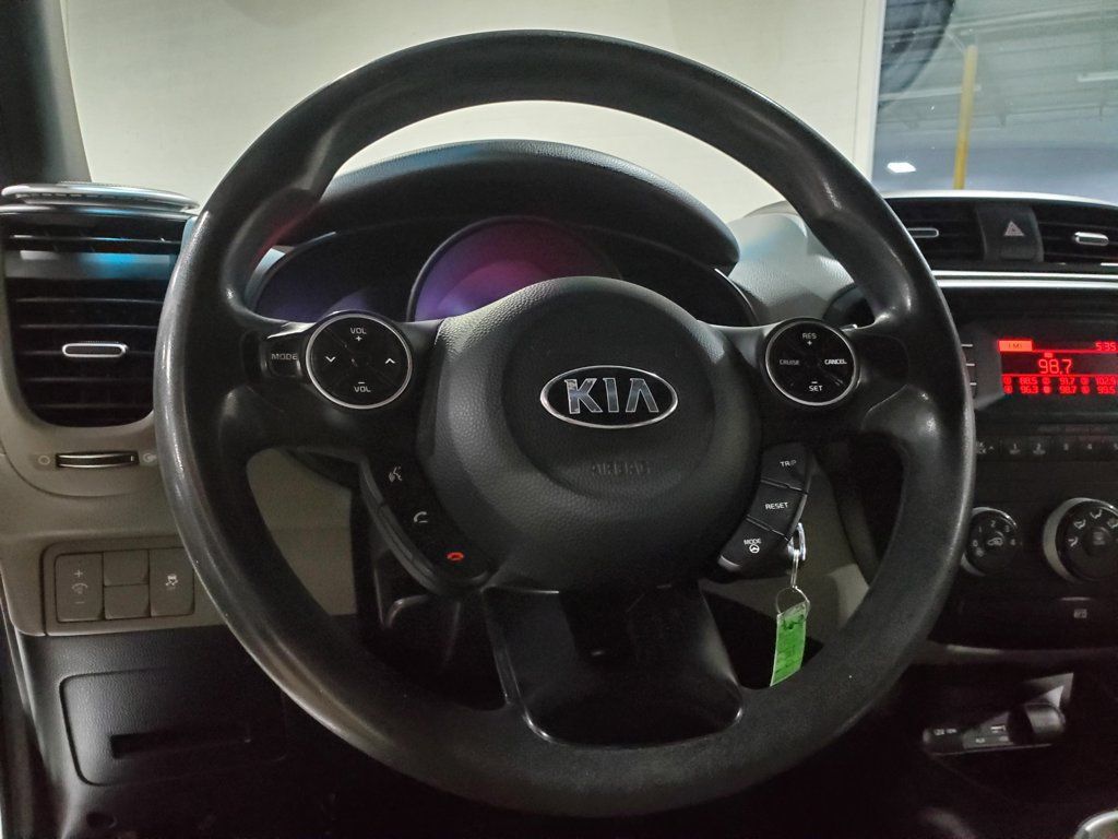 Used 2016 Kia Soul FWD image 23