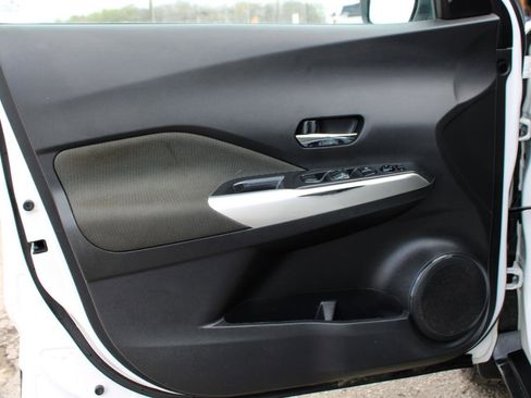 Used 2019 Nissan Kicks SV image 14