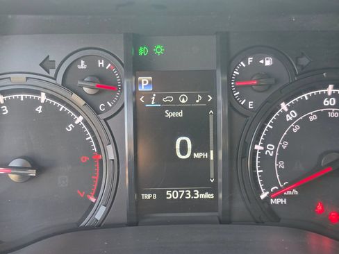 Used 2020 Toyota 4Runner SR5 Premium w/ Moonroof Package AWD/4WD image 14