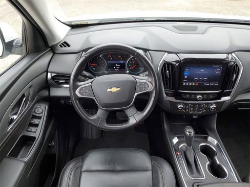 Used 2020 Chevrolet Traverse LT image 18