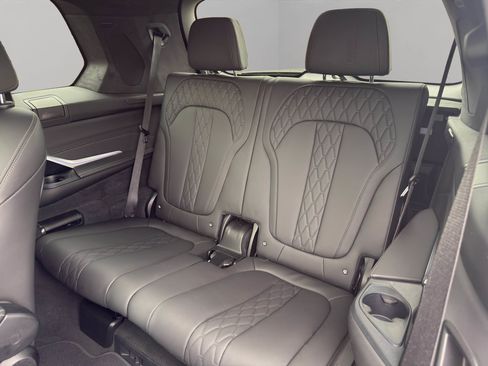 Used 2022 BMW X7 M50i image 28