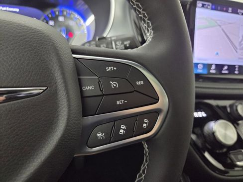 New 2026 Chrysler Pacifica Limited w/ Uconnect Theater Family Group FWD image 26