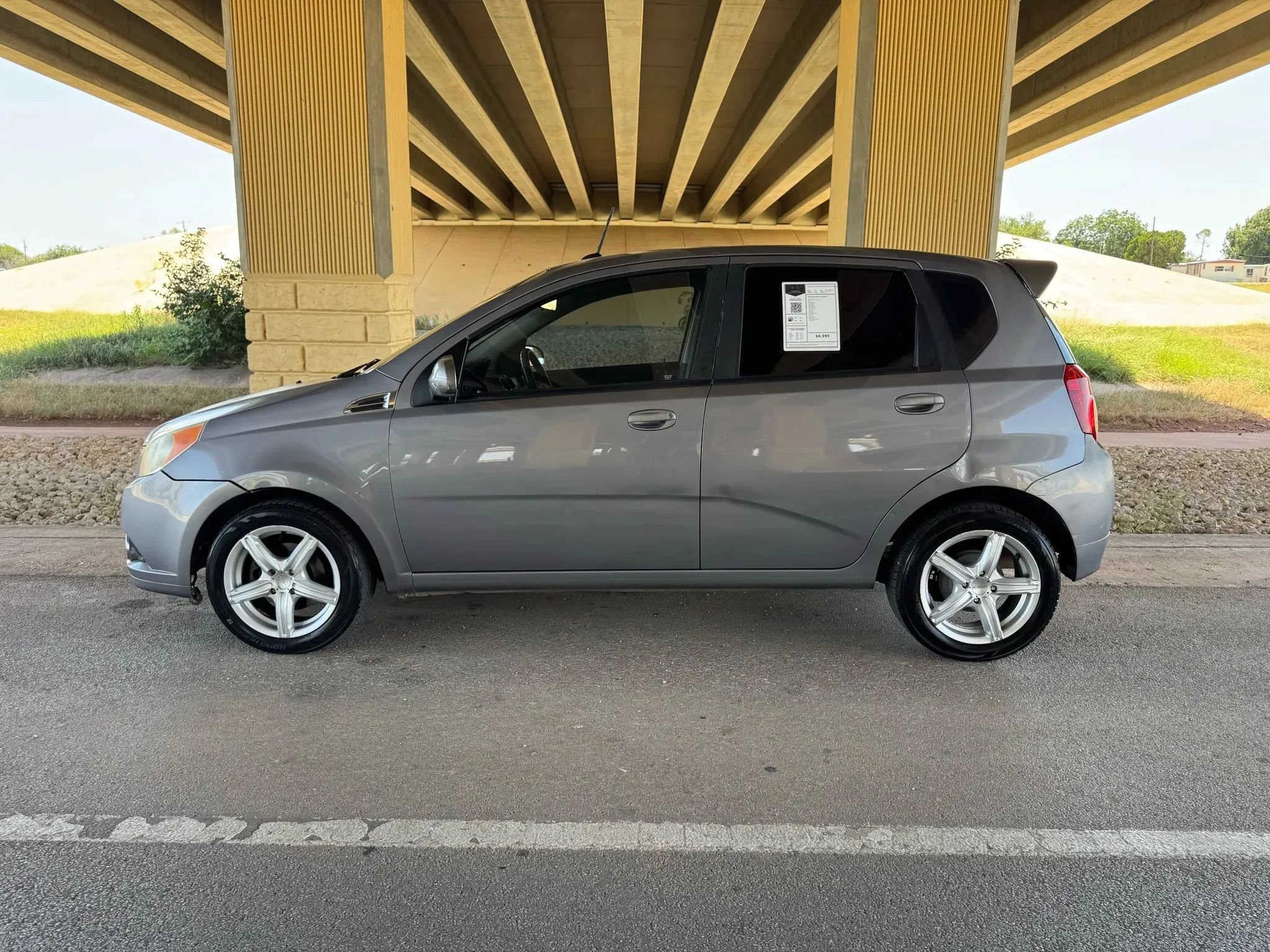 Used 2010 Chevrolet Aveo5 LT FWD image 6