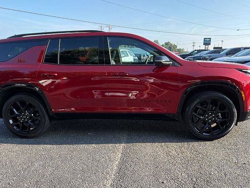 New 2026 Chevrolet Traverse RS w/ LPO, Floor Liner Package AWD/4WD image 8
