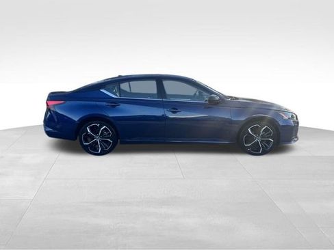 Used 2023 Nissan Altima 2.5 SR image 9