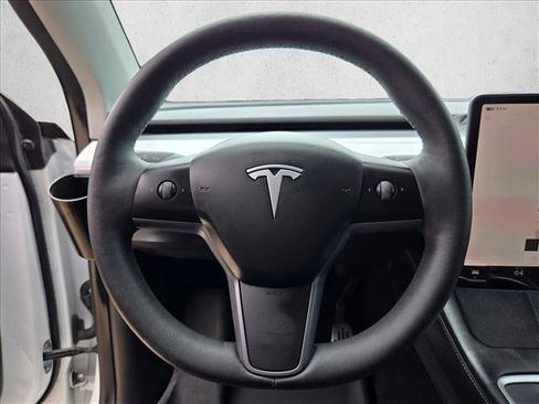 Used 2023 Tesla Model Y Long Range AWD/4WD image 11