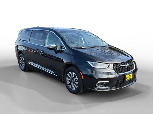 Used 2023 Chrysler Pacifica Limited image 7