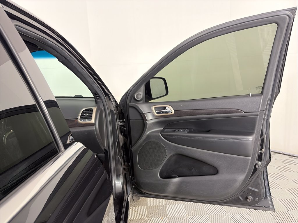 Used 2015 Jeep Grand Cherokee Altitude AWD/4WD image 29