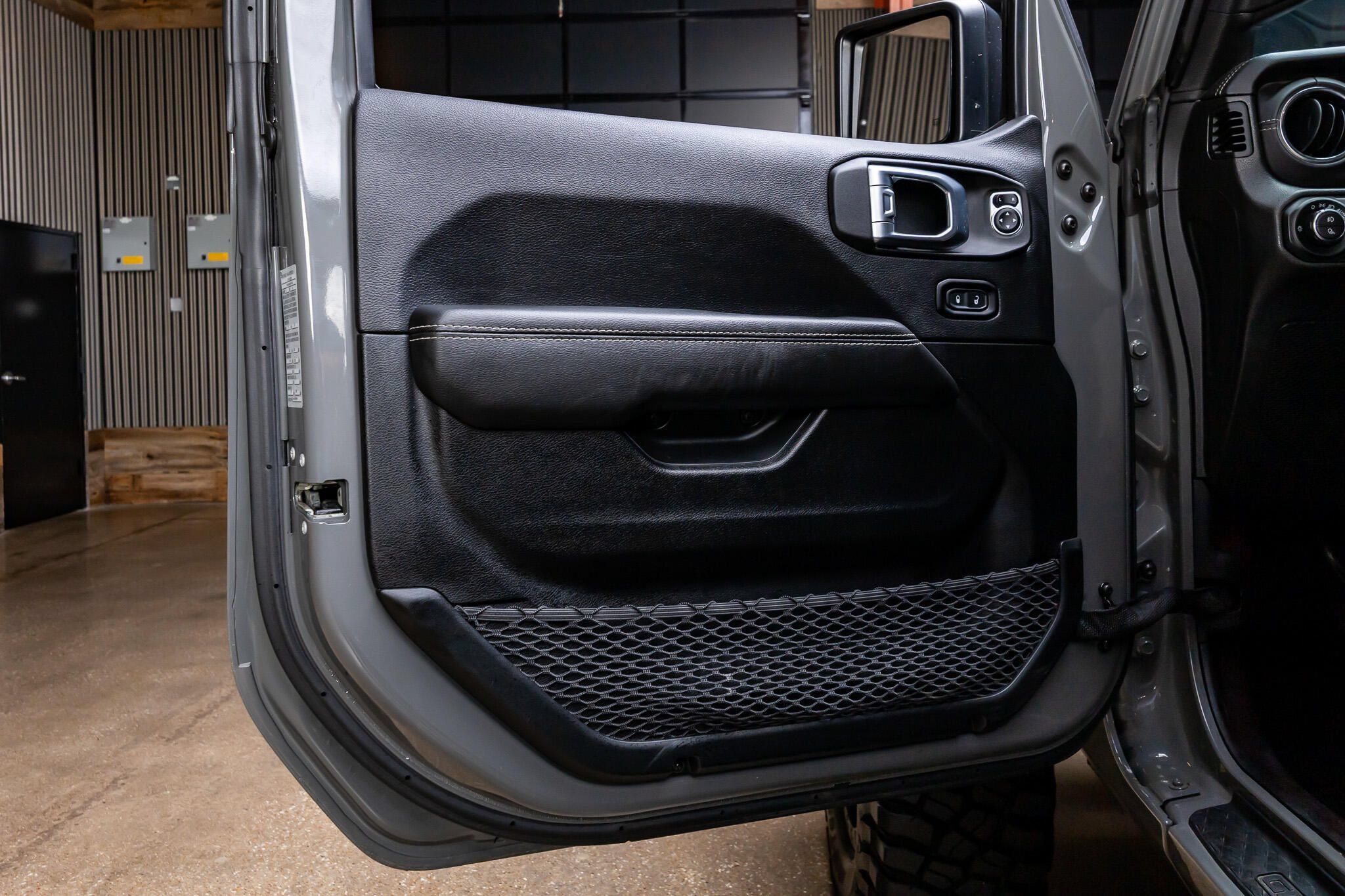 Used 2021 Jeep Gladiator Overland w/ Popular Equipment Package AWD/4WD image 34
