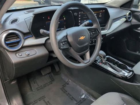 Used 2024 Chevrolet Trax LT image 10