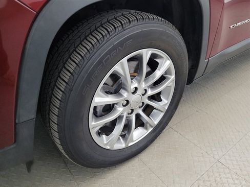 Used 2019 Jeep Cherokee Latitude Plus w/ Cold Weather Group FWD image 31