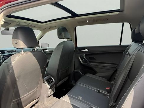 Used 2019 Volkswagen Tiguan SE w/ Panoramic Sunroof Package AWD/4WD image 12