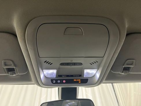 Used 2019 Chevrolet Equinox LT image 18