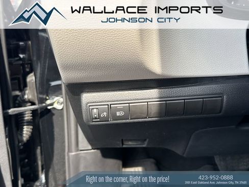 Used 2025 Toyota Corolla LE FWD image 29
