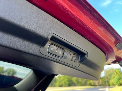 Used 2020 Ford Explorer XLT w/ Equipment Group 202A image 28