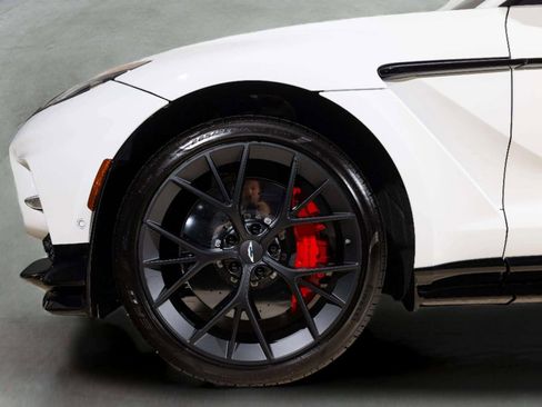 New 2026 Aston Martin DBX 707 image 8