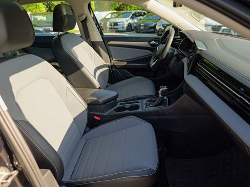 Used 2025 Volkswagen Jetta SE w/ Sunroof Package FWD image 35
