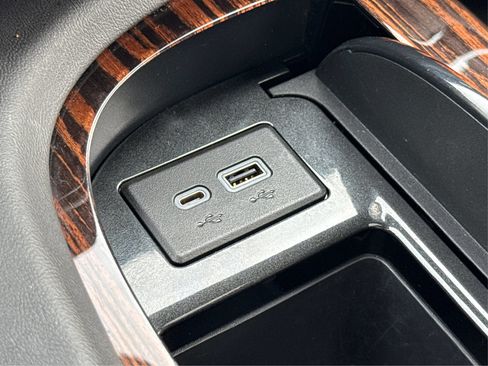 Used 2022 Cadillac Escalade ESV Premium Luxury AWD/4WD image 46