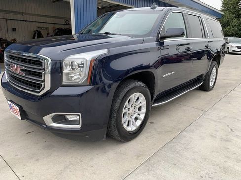Used 2017 GMC Yukon XL SLE w/ SLE Value Package image 2