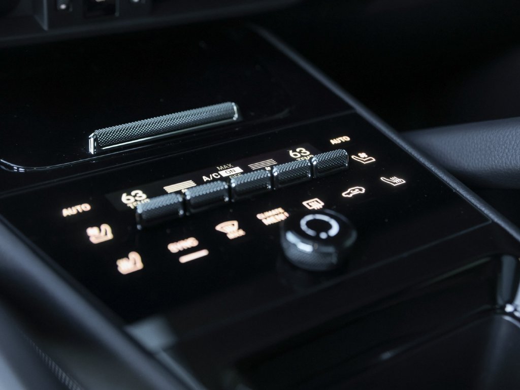 Certified 2026 Porsche Cayenne AWD/4WD image 27