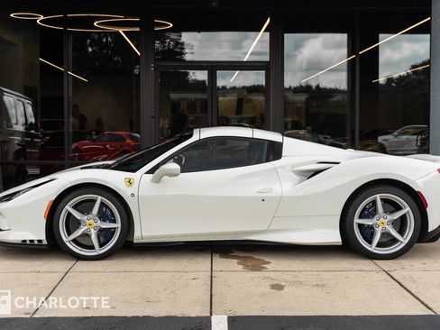 Used 2022 Ferrari F8 Tributo image 8