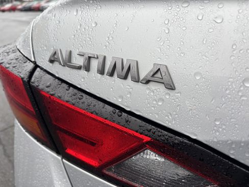 Used 2023 Nissan Altima 2.5 SV image 11