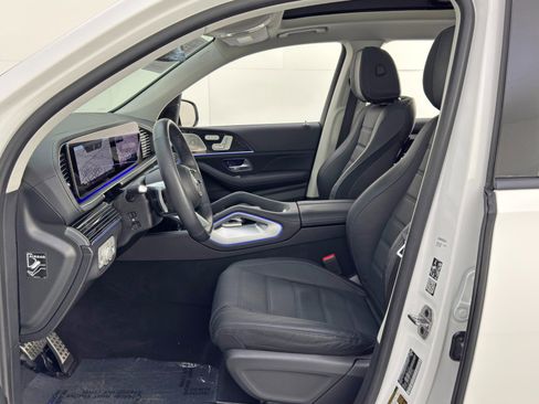 Used 2024 Mercedes-Benz GLS 580 GLS 580 w/ Night Package image 17