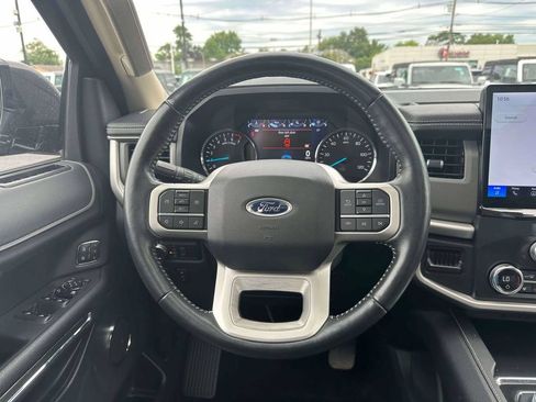 Used 2022 Ford Expedition XLT AWD/4WD image 14