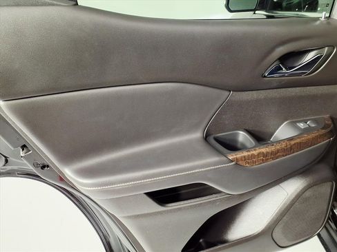 Used 2023 GMC Acadia Denali image 13