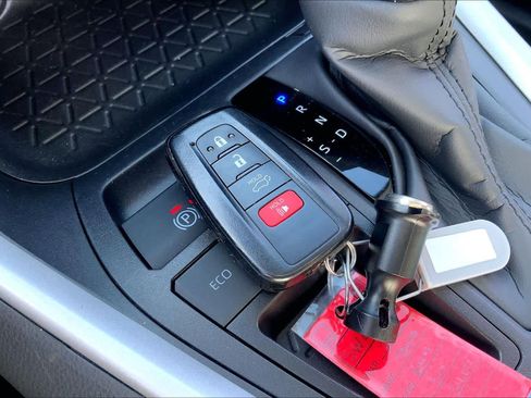 Used 2025 Toyota RAV4 XLE w/ Convenience Package image 15