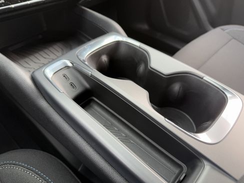 New 2026 Chevrolet Equinox EV LT image 17