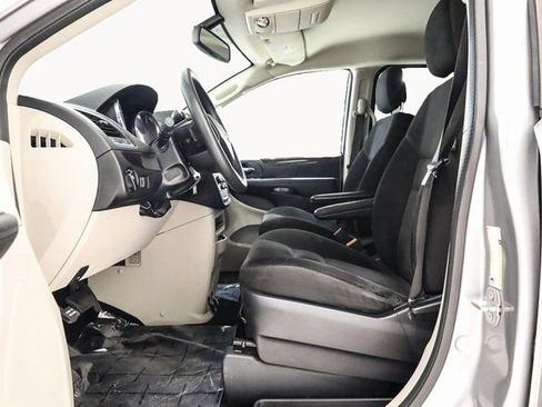 Used 2020 Dodge Grand Caravan SE image 13