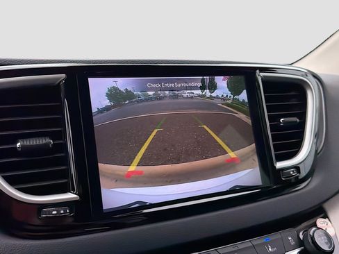 Used 2023 Chrysler Pacifica Touring-L FWD image 19