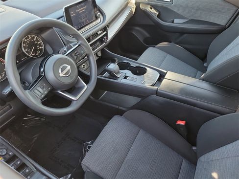 Used 2023 Nissan Rogue SV image 4