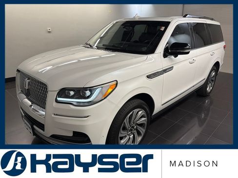 Certified 2022 Lincoln Navigator Reserve AWD/4WD image 3