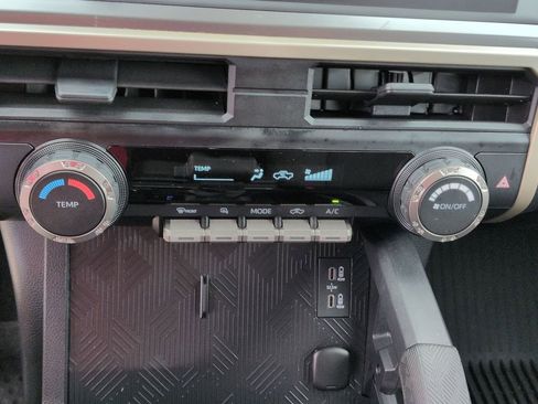 Used 2025 Toyota Tacoma TRD Sport AWD/4WD image 18