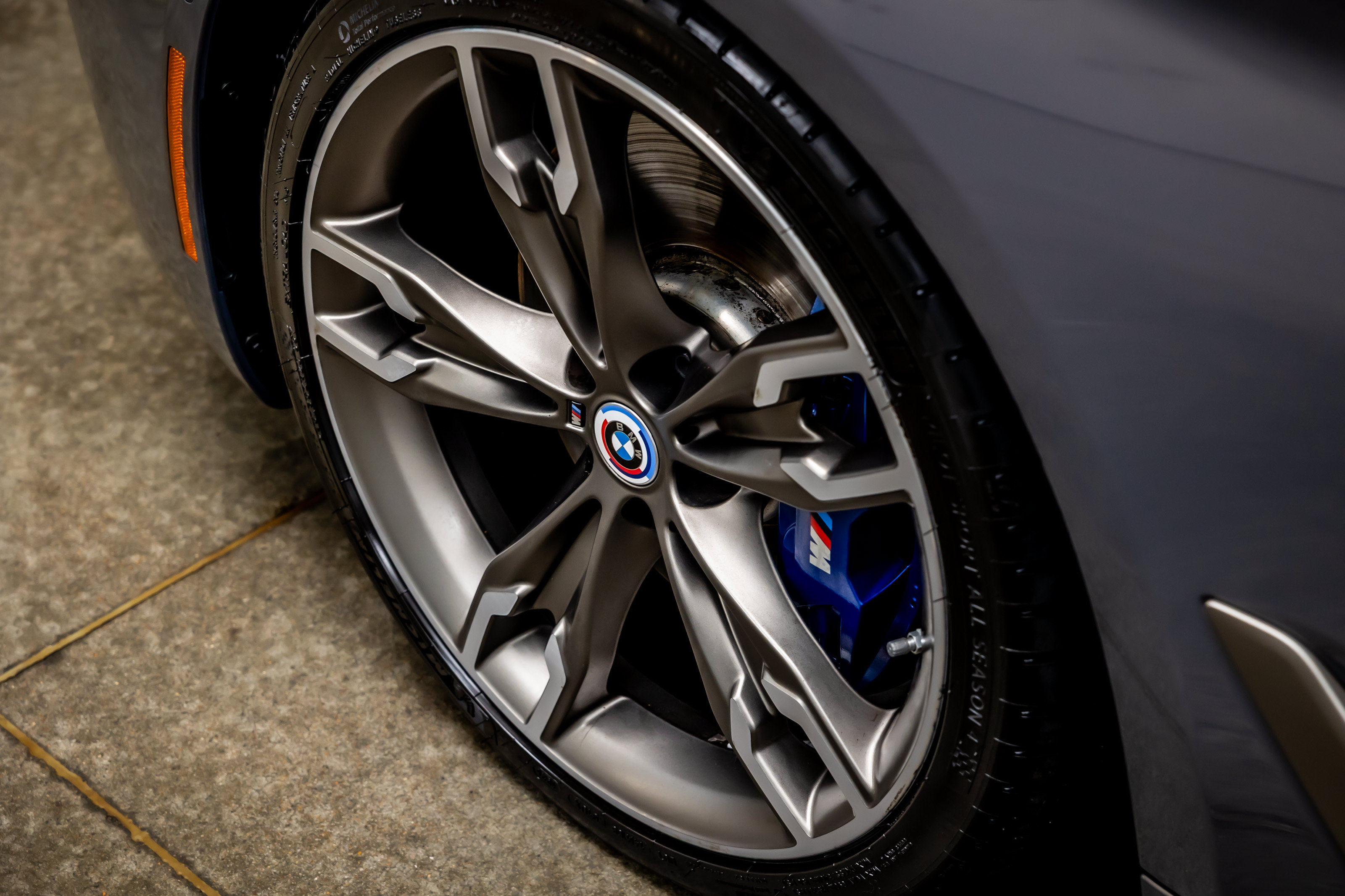 Used 2023 BMW M550i xDrive w/ Dynamic Handling Package AWD/4WD image 17