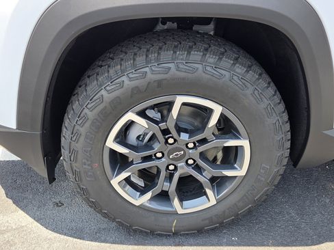 New 2027 Chevrolet Equinox ACTIV w/ Safety and Technology Package FWD image 4