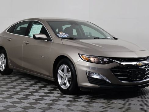 Used 2024 Chevrolet Malibu LT FWD image 3