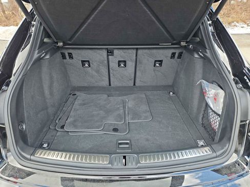 Certified 2025 Porsche Macan Turbo image 37