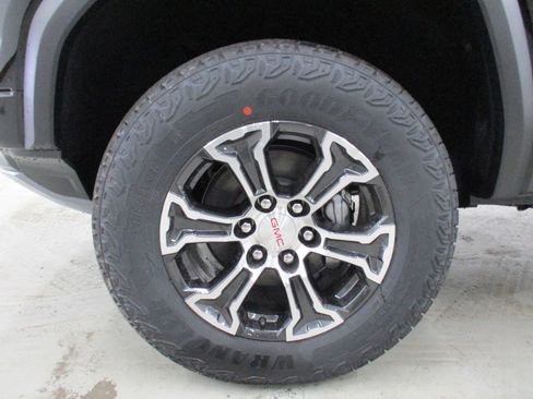 New 2025 GMC Canyon AT4 w/ AT4 Premium Package image 11