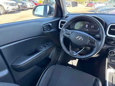 Used 2023 Hyundai Venue Limited FWD image 27