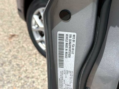 Certified 2024 Jeep Compass Latitude AWD/4WD image 17