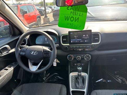 Certified 2023 Hyundai Venue SE FWD image 34