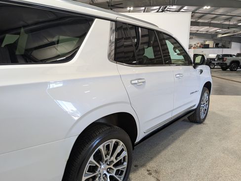 Used 2025 GMC Yukon Denali w/ Denali Reserve Package AWD/4WD image 3