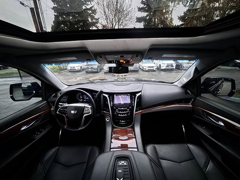 Used 2019 Cadillac Escalade Premium Luxury w/ Escalade Sport Edition image 22